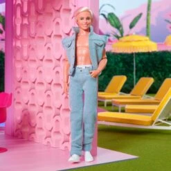 Mattel Barbie Signature The Movie - Ken Puppe Zum Film Im Jeansoutfit Und Original Ken Unterwäsche, Spielfigur -Kinderspielwaren Geschäft Mattel Barbie Signature The Movie Ken Puppe zum Film im Jeansoutfit und Original Ken Unterw sche Spielfigur@@1918875 2